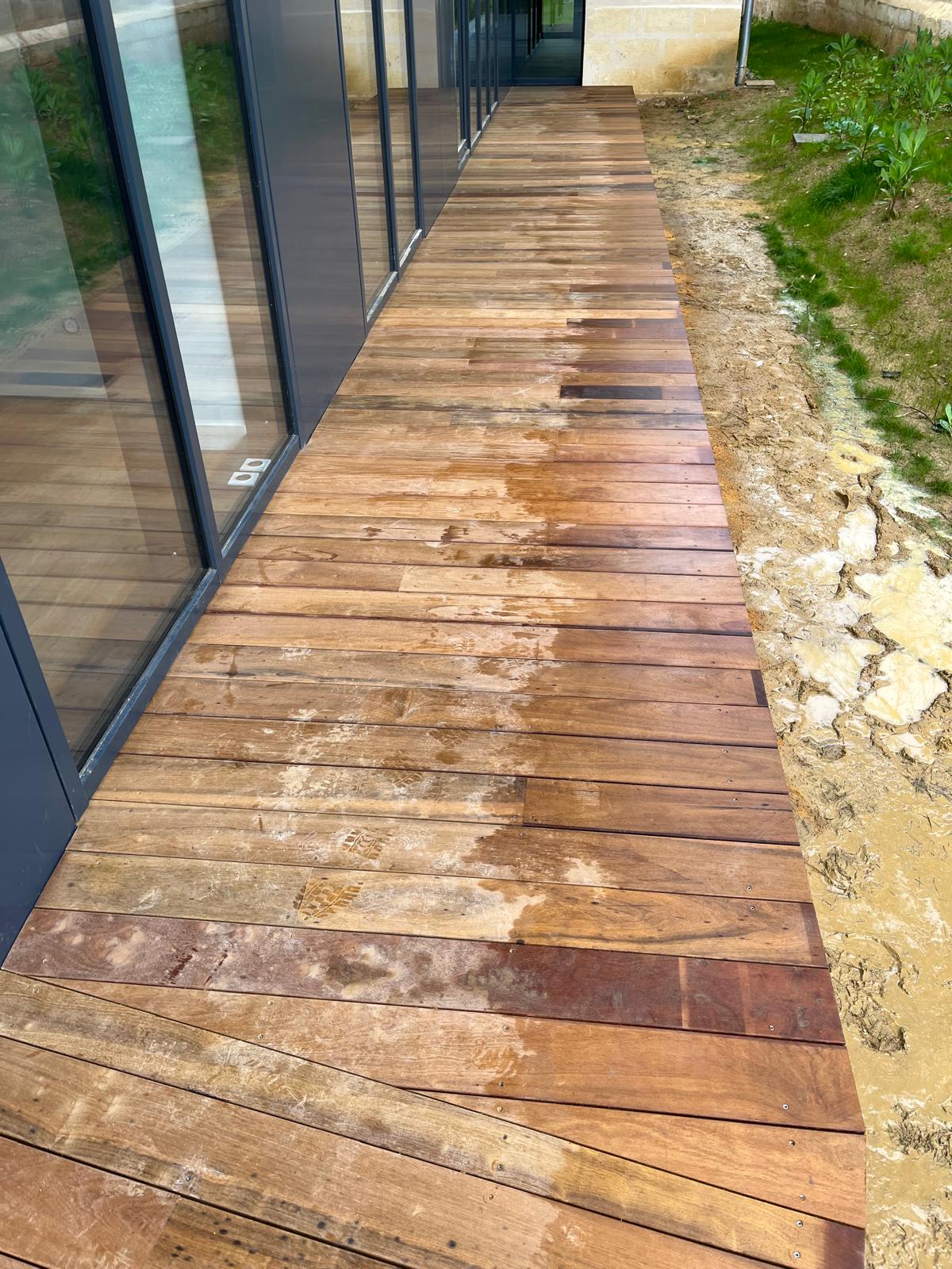 trottoir en ipe bois exotique pour ce cabinet de notaire à Gradignan en gironde réalisé par Mea Créations